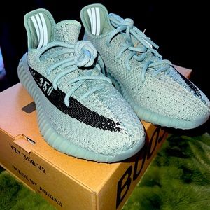 🍂 New Yeezy 350 V2 🍂
